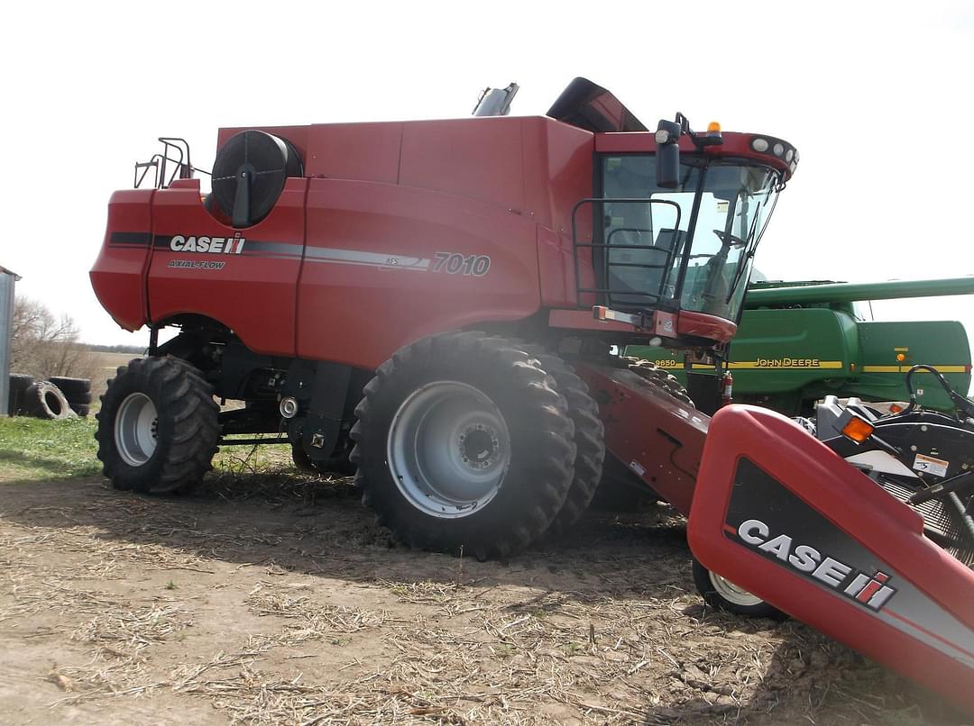 Image of Case IH 7010 Primary image