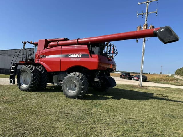 Image of Case IH 7230 equipment image 2