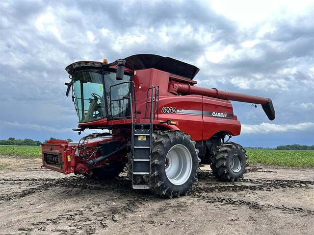 Image of Case IH 8230 equipment image 1