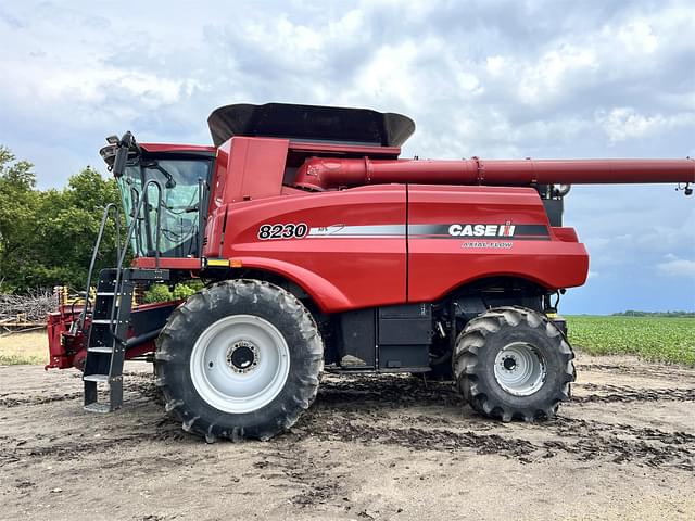 Image of Case IH 8230 equipment image 2