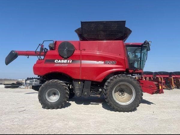 Image of Case IH 8230 equipment image 1