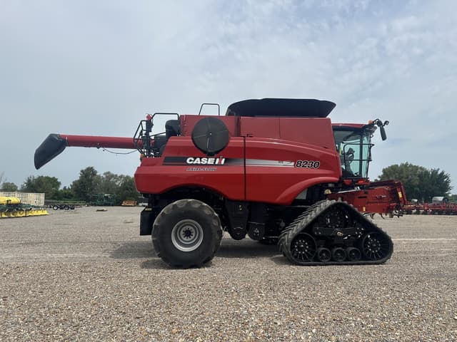 Image of Case IH 8230 equipment image 1