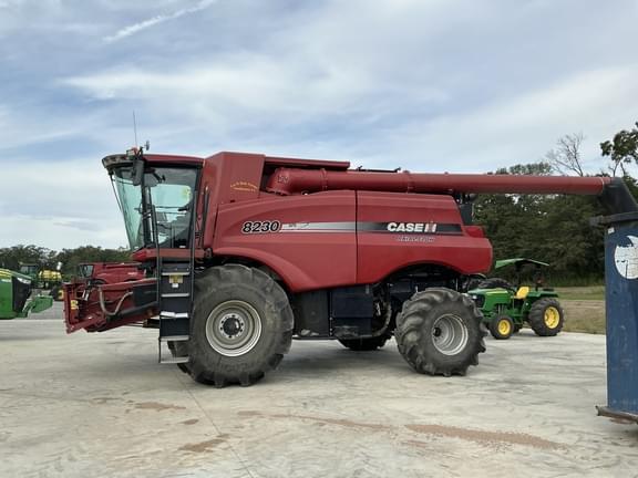 Image of Case IH 8230 equipment image 3