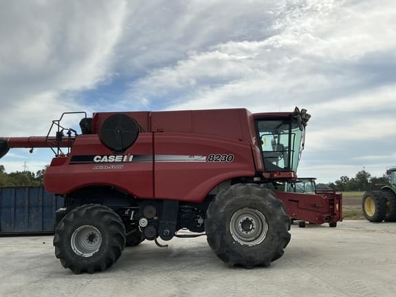 Image of Case IH 8230 equipment image 4