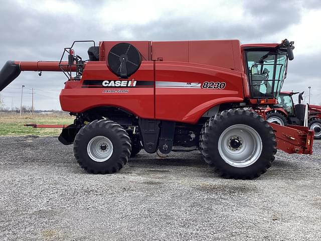 Image of Case IH 8230 equipment image 1