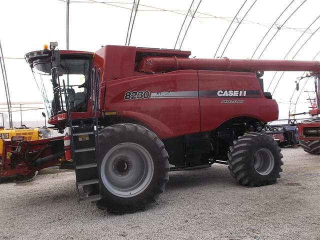 Image of Case IH 8230 equipment image 3