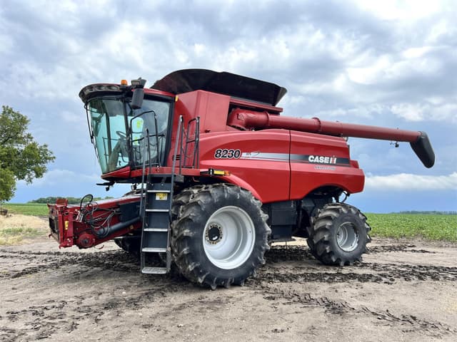 Image of Case IH 8230 equipment image 1