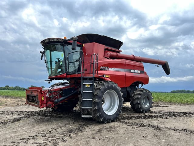 Image of Case IH 8230 equipment image 2