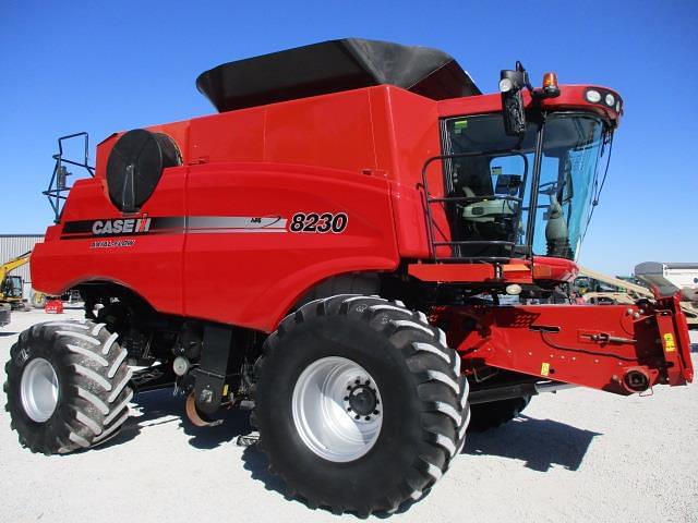 Image of Case IH 8230 equipment image 1