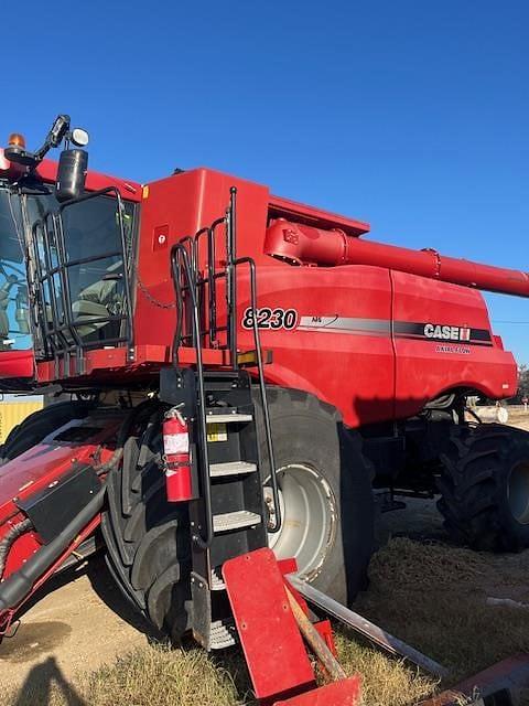 Image of Case IH 8230 equipment image 2