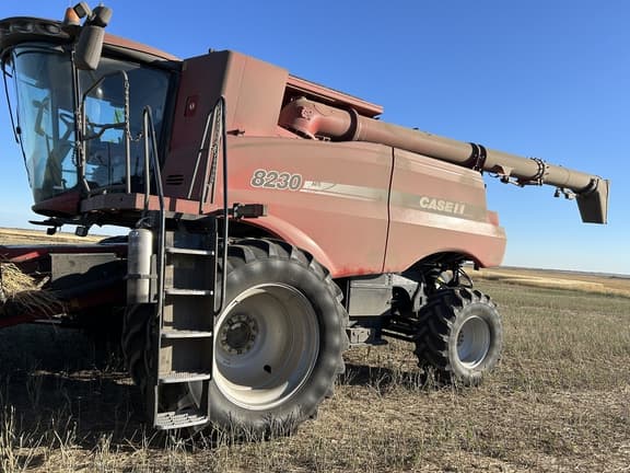 Image of Case IH 8230 equipment image 1
