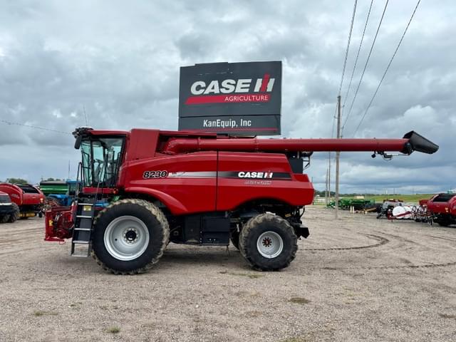 Image of Case IH 8230 equipment image 2