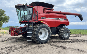 Main image Case IH 8230
