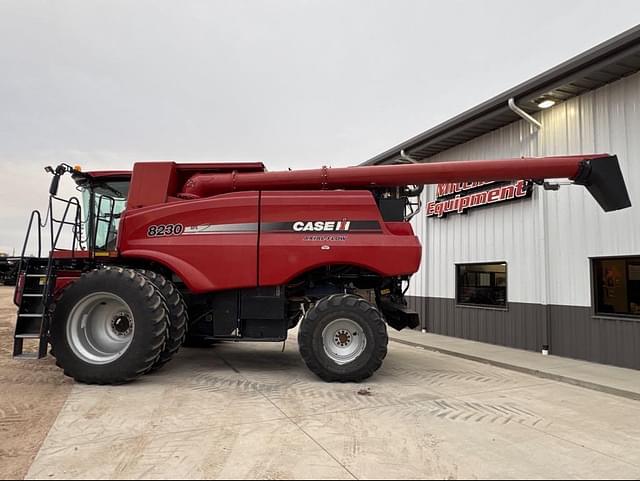 Image of Case IH 8230 equipment image 1