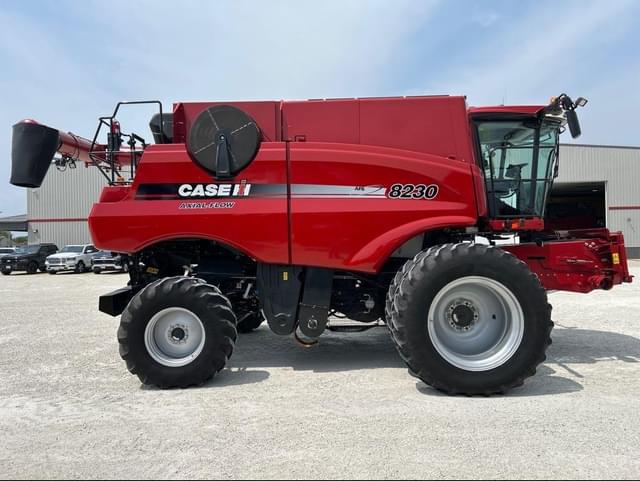 Image of Case IH 8230 equipment image 1