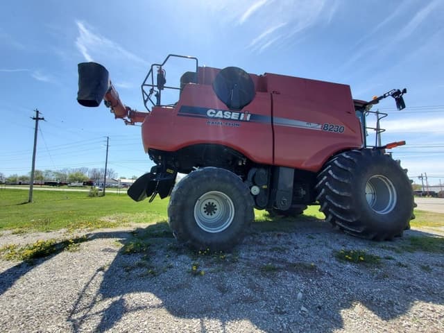 Image of Case IH 8230 equipment image 1