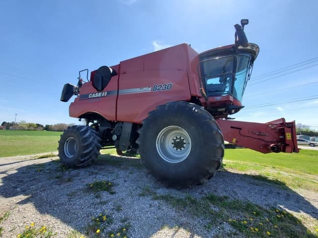 Image of Case IH 8230 equipment image 2