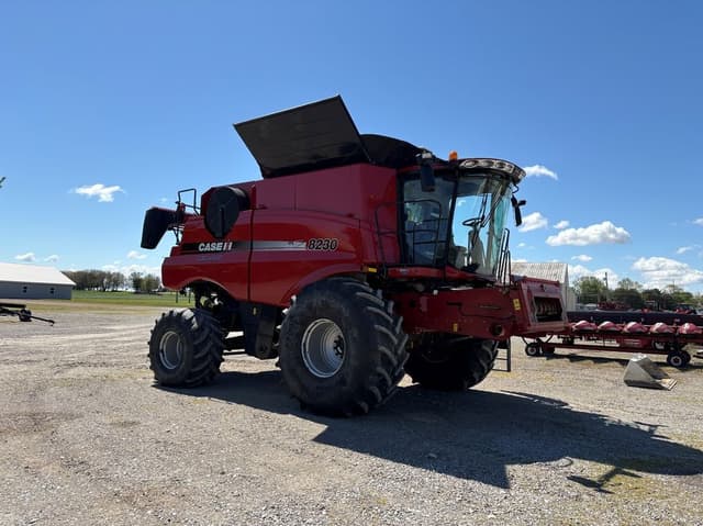 Image of Case IH 8230 equipment image 3