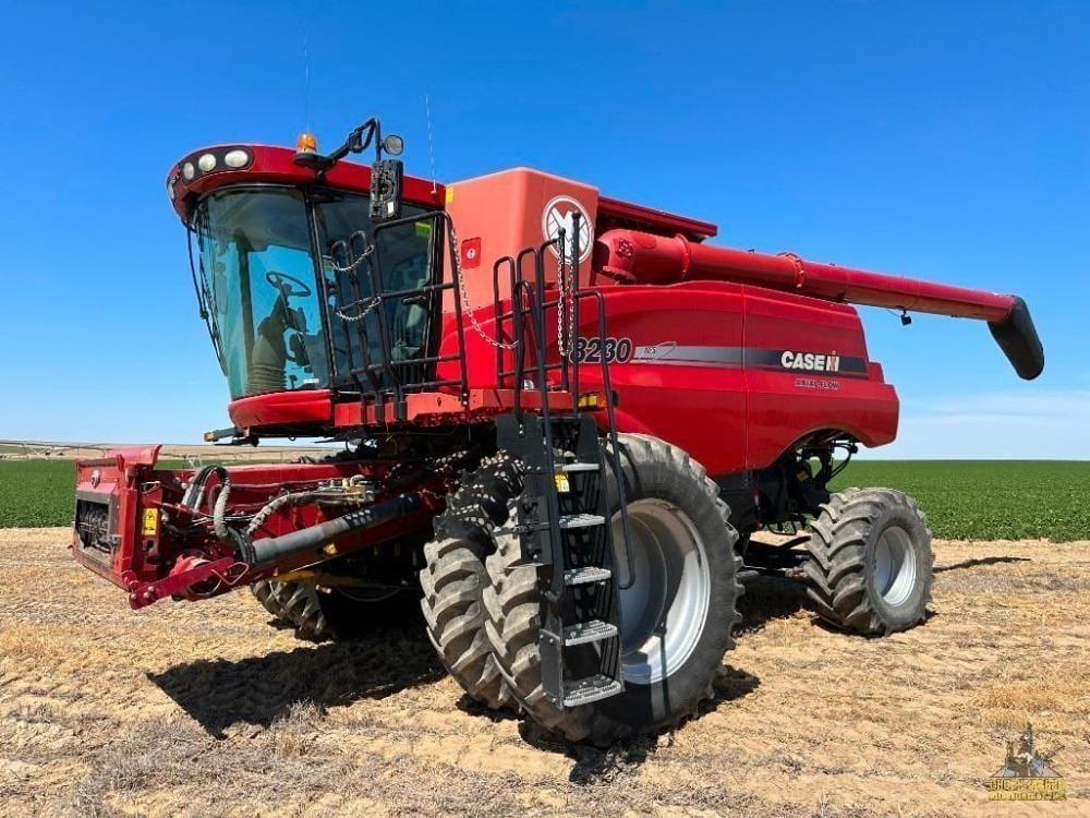 Main image Case IH 8230