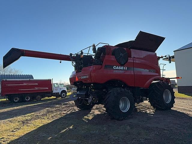 Image of Case IH 8230 equipment image 2