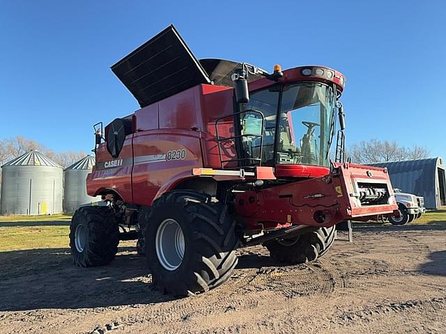 Image of Case IH 8230 equipment image 1