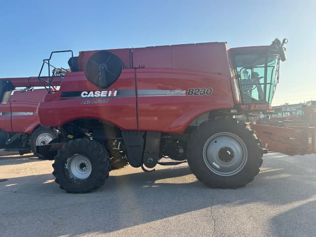 Image of Case IH 8230 equipment image 2