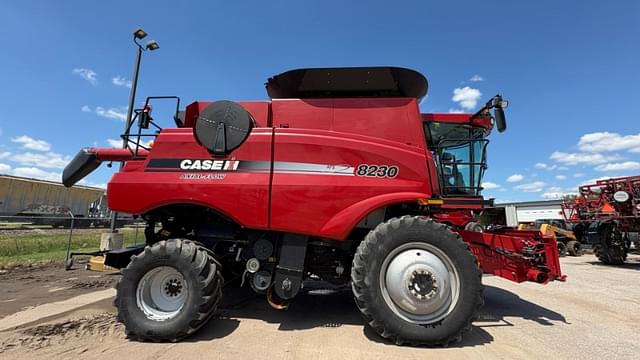 Image of Case IH 8230 equipment image 1