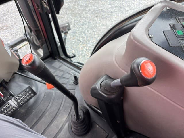 Image of Case IH Farmall 140A equipment image 4