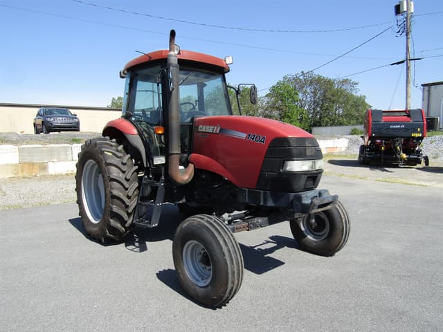 Image of Case IH Farmall 140A equipment image 1