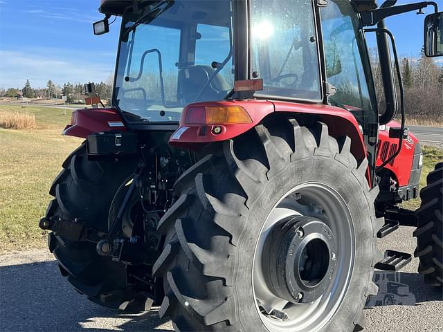 Image of Case IH Farmall 105U equipment image 4