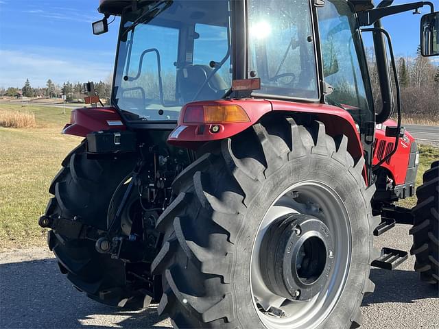 Image of Case IH Farmall 105U equipment image 4