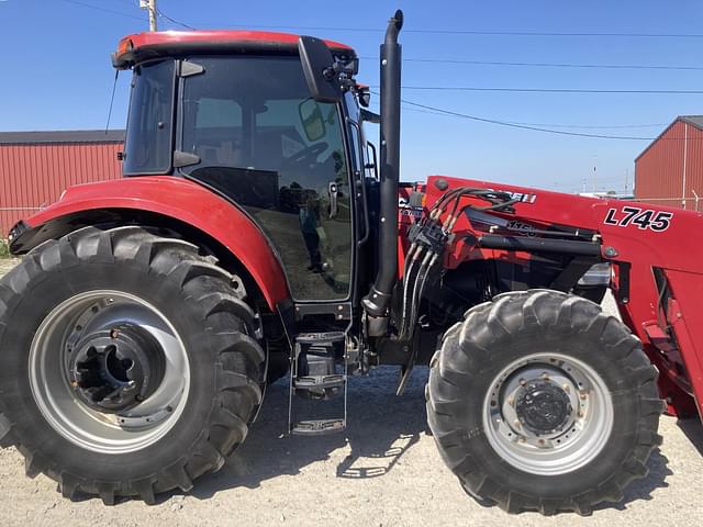 Image of Case IH Farmall 115U equipment image 4