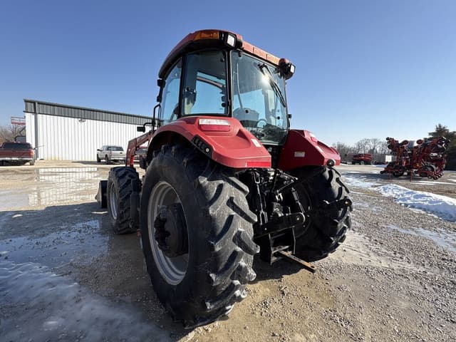Image of Case IH Farmall 115U equipment image 4
