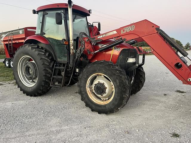 Image of Case IH Farmall 140A equipment image 1