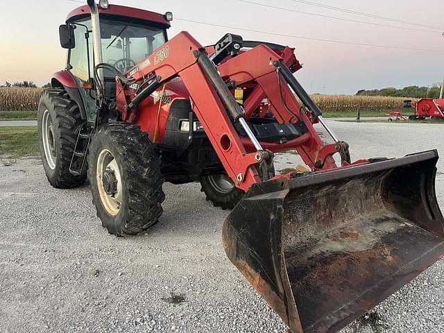 Image of Case IH Farmall 140A equipment image 2