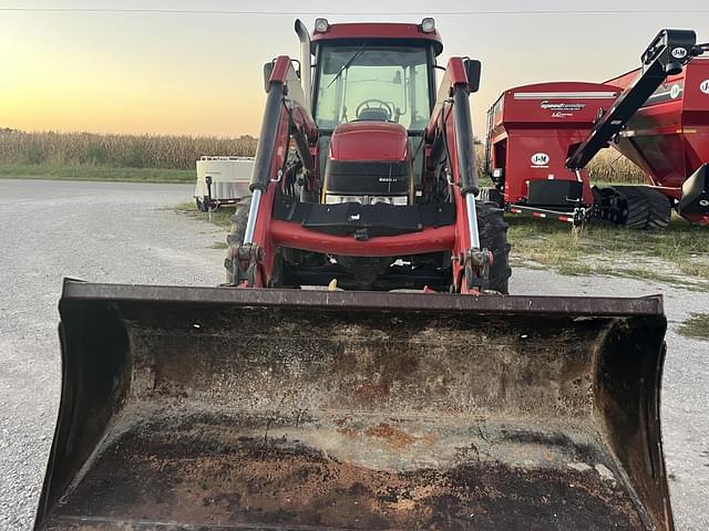 Image of Case IH Farmall 140A equipment image 3