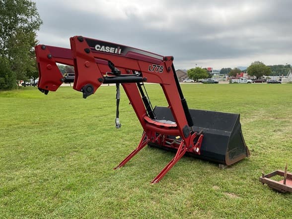Image of Case IH L775 equipment image 4