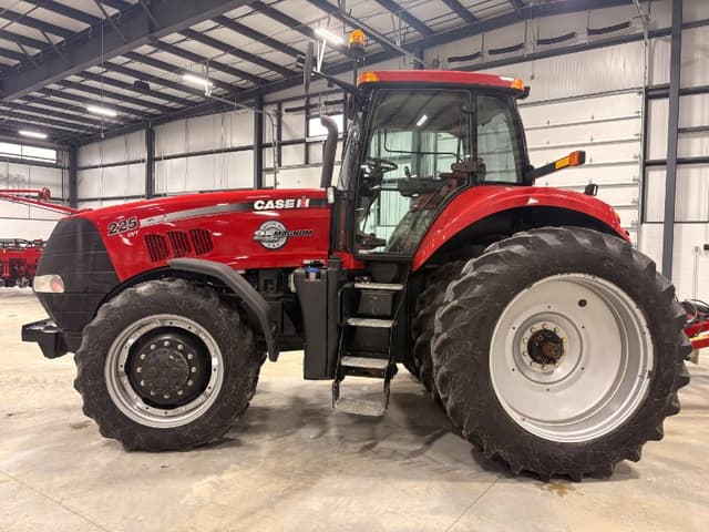 Image of Case IH Magnum 225 equipment image 1