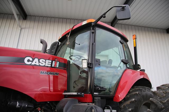 Image of Case IH Magnum 235 equipment image 2