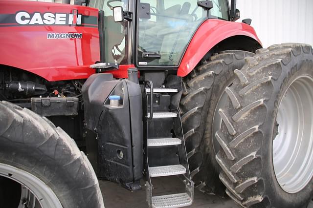 Image of Case IH Magnum 235 equipment image 1