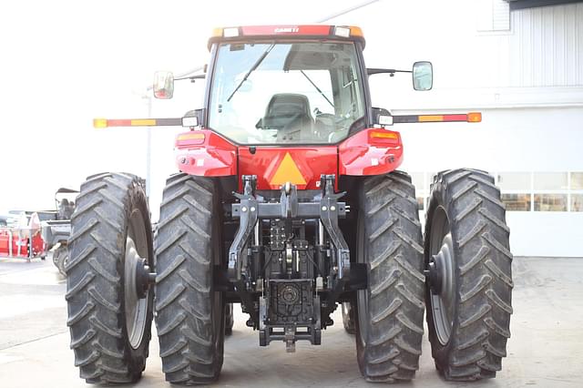 Image of Case IH Magnum 235 equipment image 3