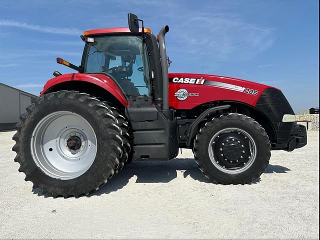 Image of Case IH Magnum 235 equipment image 1