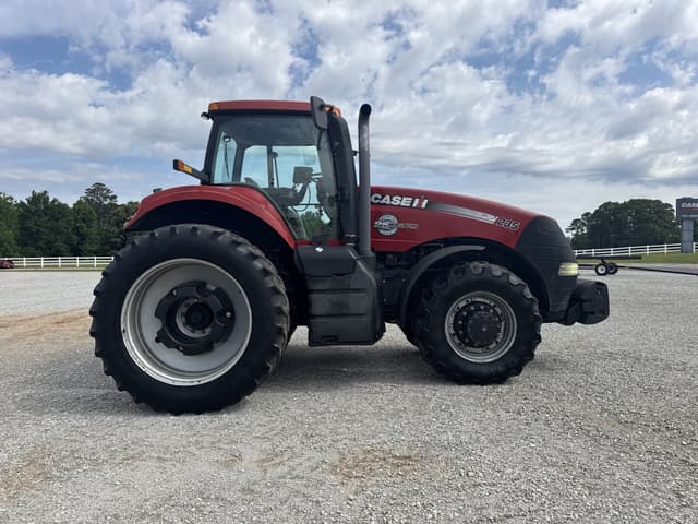 Image of Case IH Magnum 235 equipment image 1