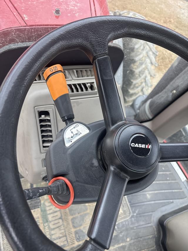 Image of Case IH Magnum 235 equipment image 3