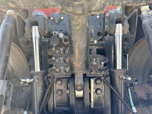 Image of Case IH Magnum 235 equipment image 2