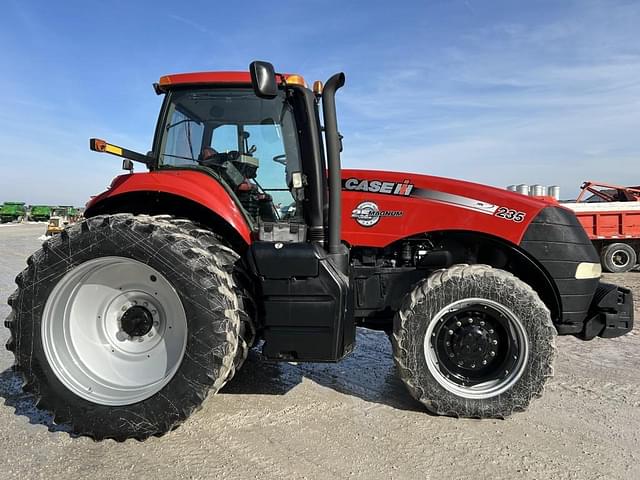 Image of Case IH Magnum 235 equipment image 3