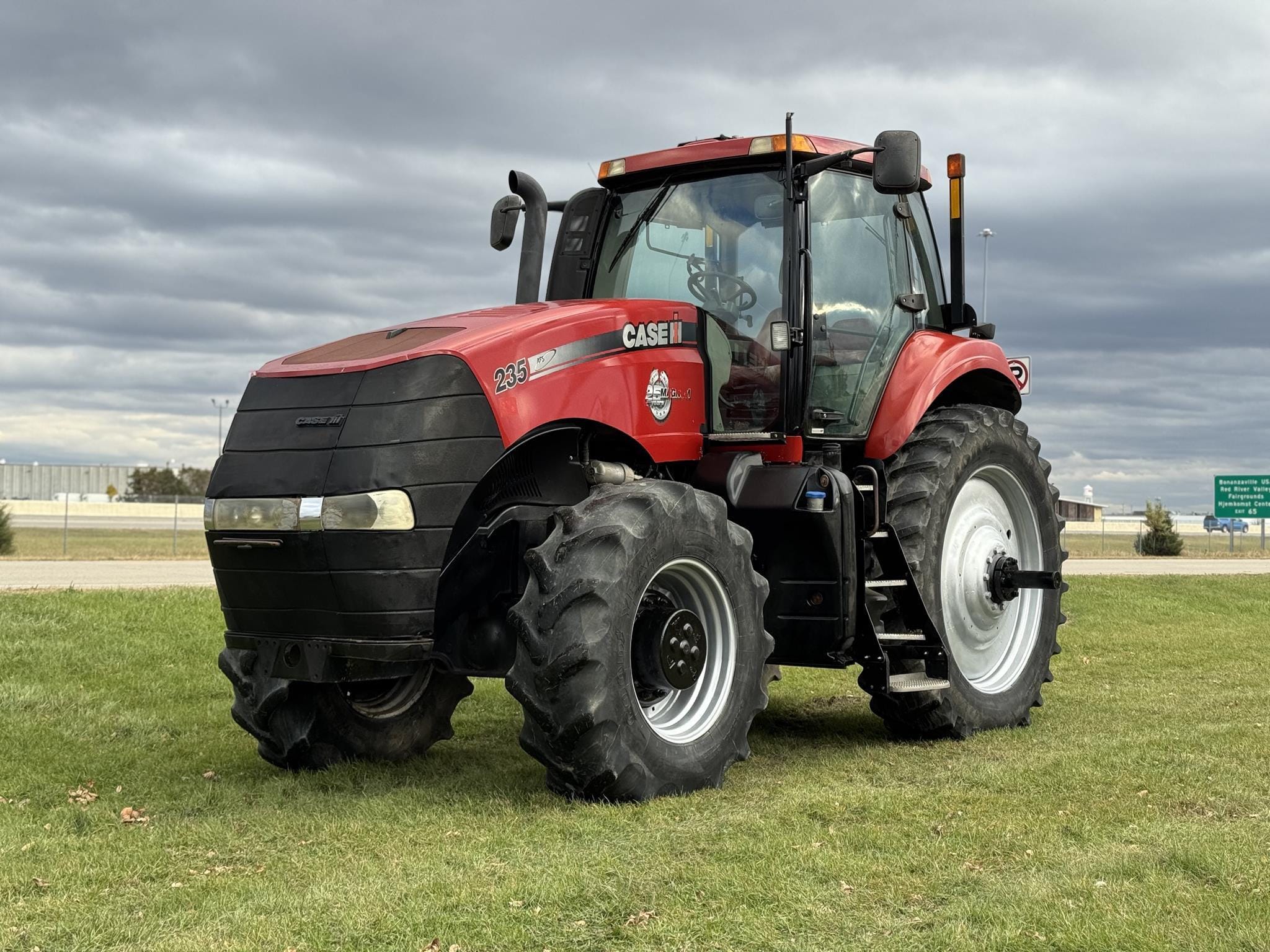 2013 Case IH Magnum 235 Equipment Image0