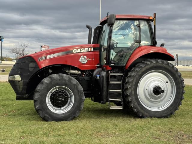 Image of Case IH Magnum 235 equipment image 1