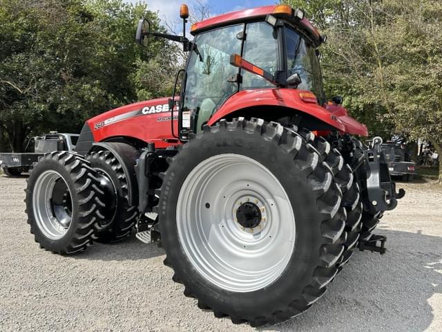 Image of Case IH Magnum 260 equipment image 4