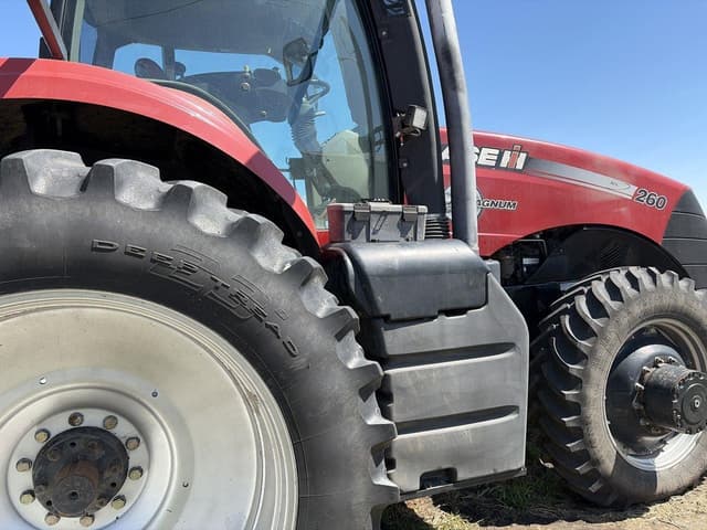 Image of Case IH Magnum 260 equipment image 2
